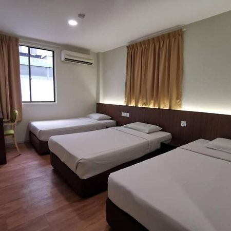 Hotel Holiday Kota Kinabalu Exteriör bild