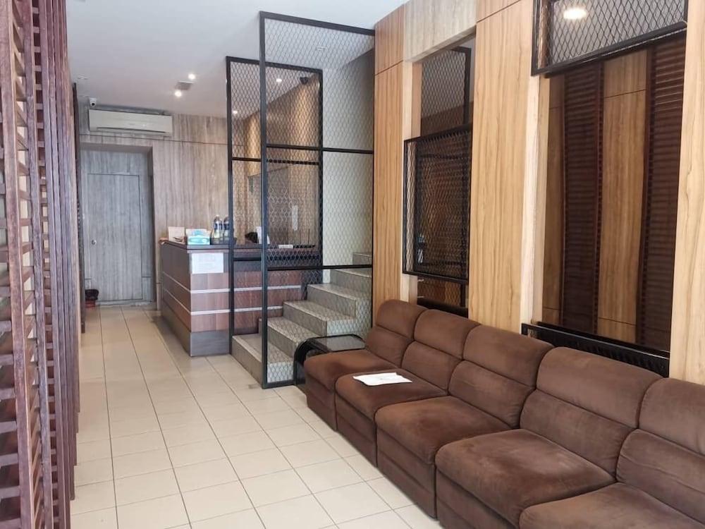 Hotel Holiday Kota Kinabalu Exteriör bild