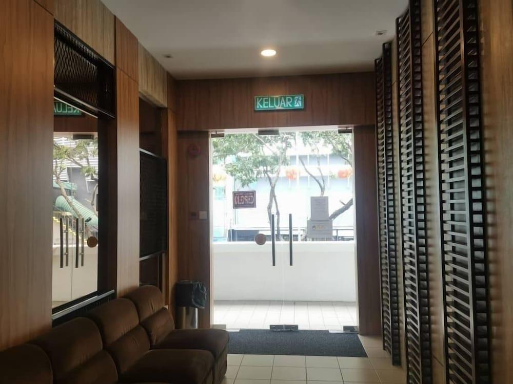 Hotel Holiday Kota Kinabalu Exteriör bild
