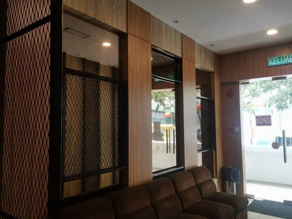 Hotel Holiday Kota Kinabalu Exteriör bild