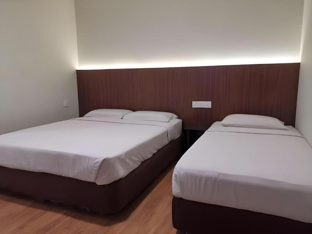 Hotel Holiday Kota Kinabalu Exteriör bild