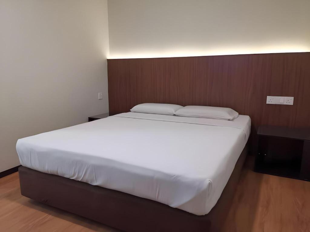 Hotel Holiday Kota Kinabalu Exteriör bild
