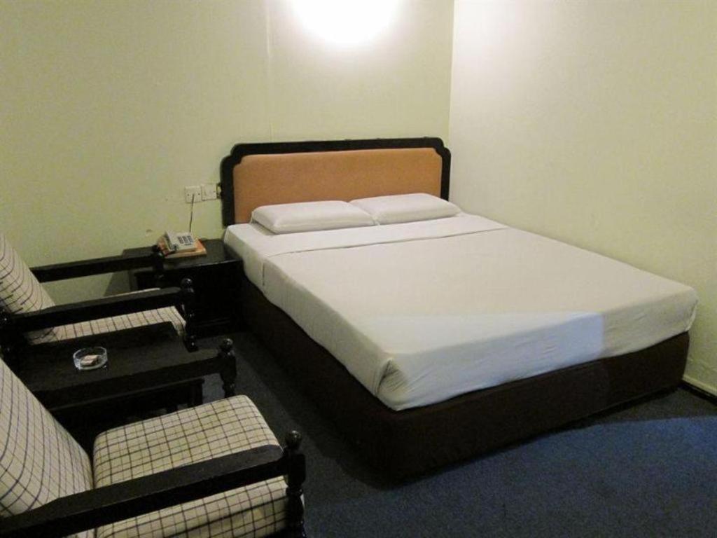 Hotel Holiday Kota Kinabalu Exteriör bild