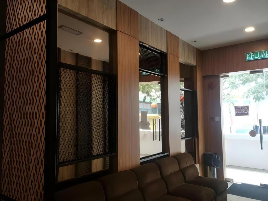 Hotel Holiday Kota Kinabalu Exteriör bild
