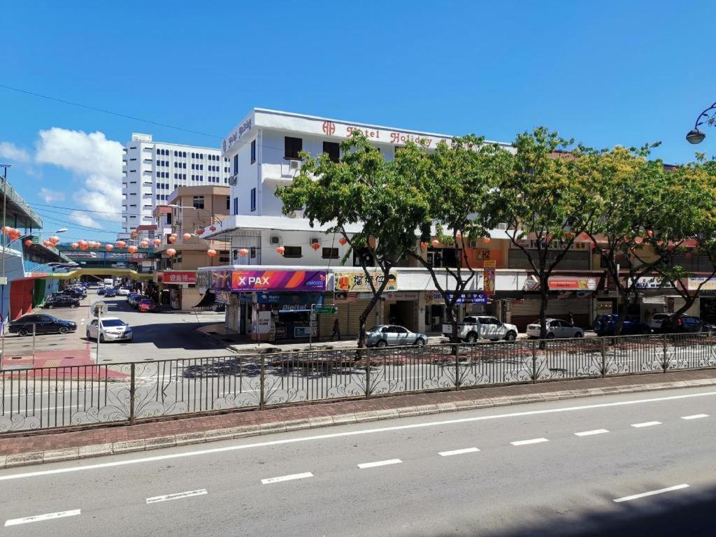 Hotel Holiday Kota Kinabalu Exteriör bild