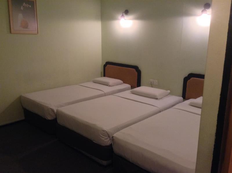 Hotel Holiday Kota Kinabalu Exteriör bild