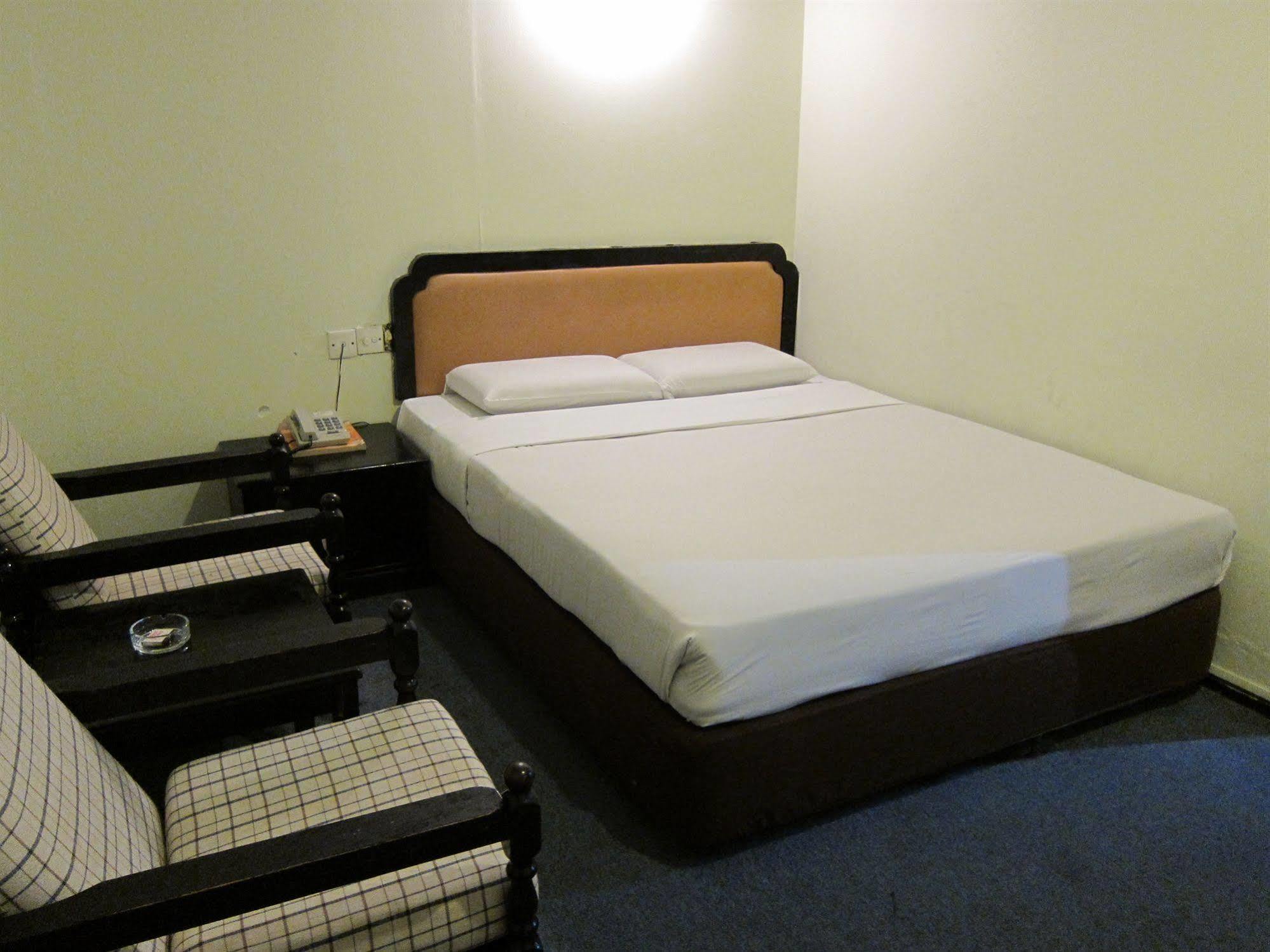 Hotel Holiday Kota Kinabalu Exteriör bild
